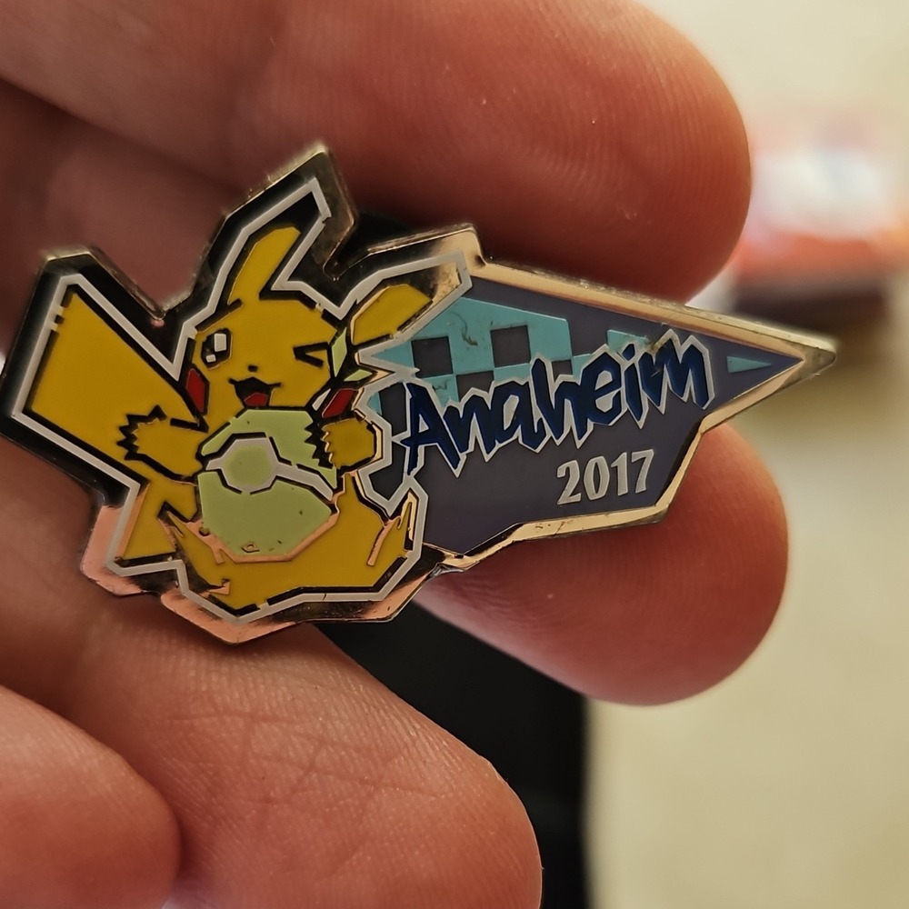 Pokémon Pikachu Anaheim 2017 Official Metal Pin Yellow Silver Animation